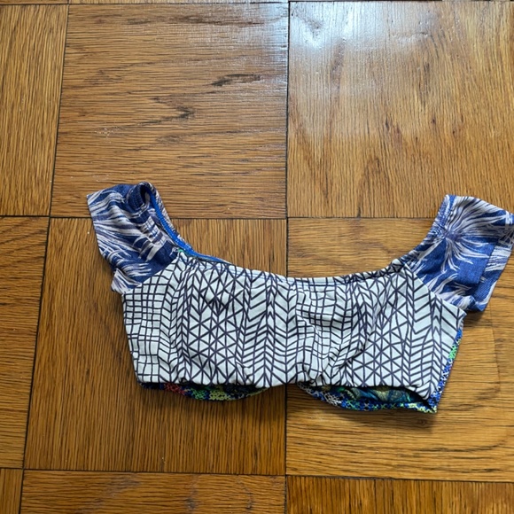 Maaji Reversible Printed Bikini top - Picture 2 of 6